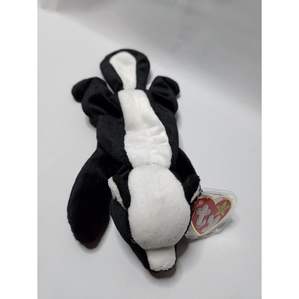 Ty Beanie Baby Stinky – 1995 – Black & White Skunk Plush with Hang Tag